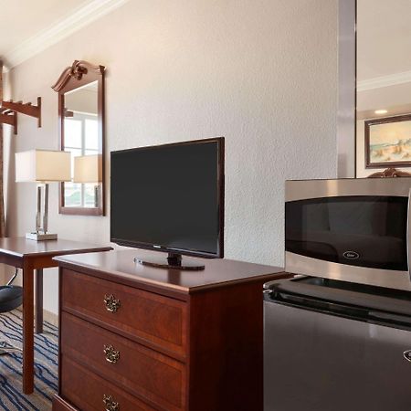 Days Inn By Wyndham Eureka Ca Экстерьер фото