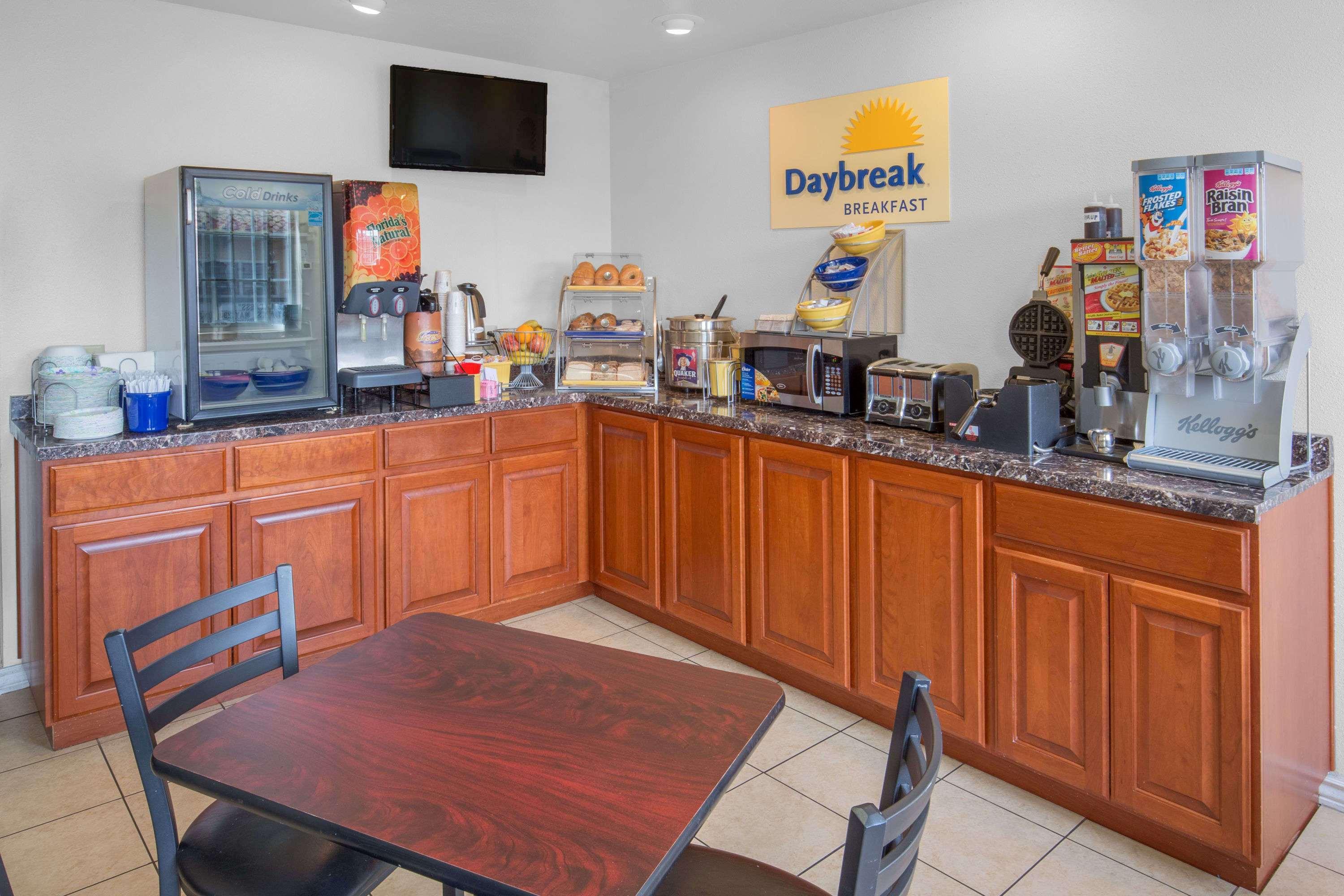 Days Inn By Wyndham Eureka Ca Экстерьер фото