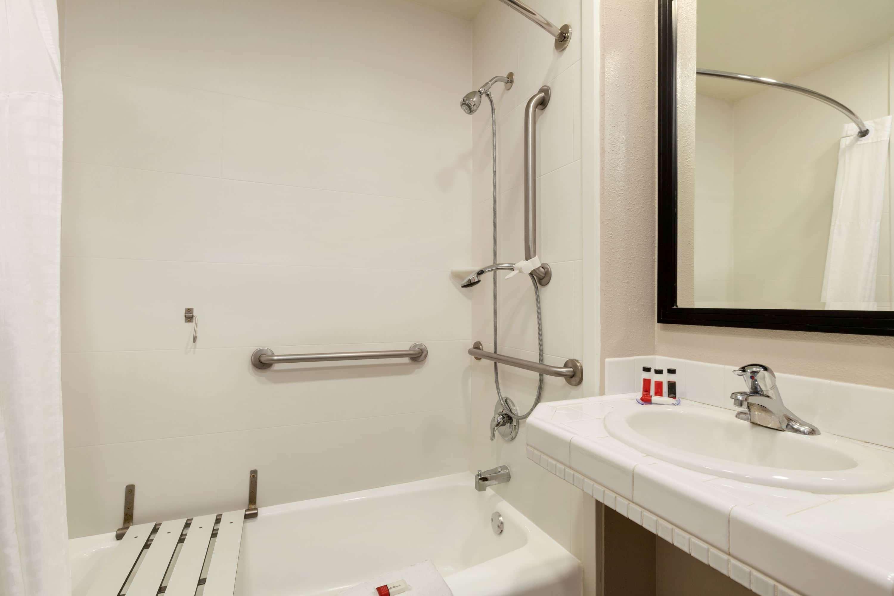 Days Inn By Wyndham Eureka Ca Экстерьер фото