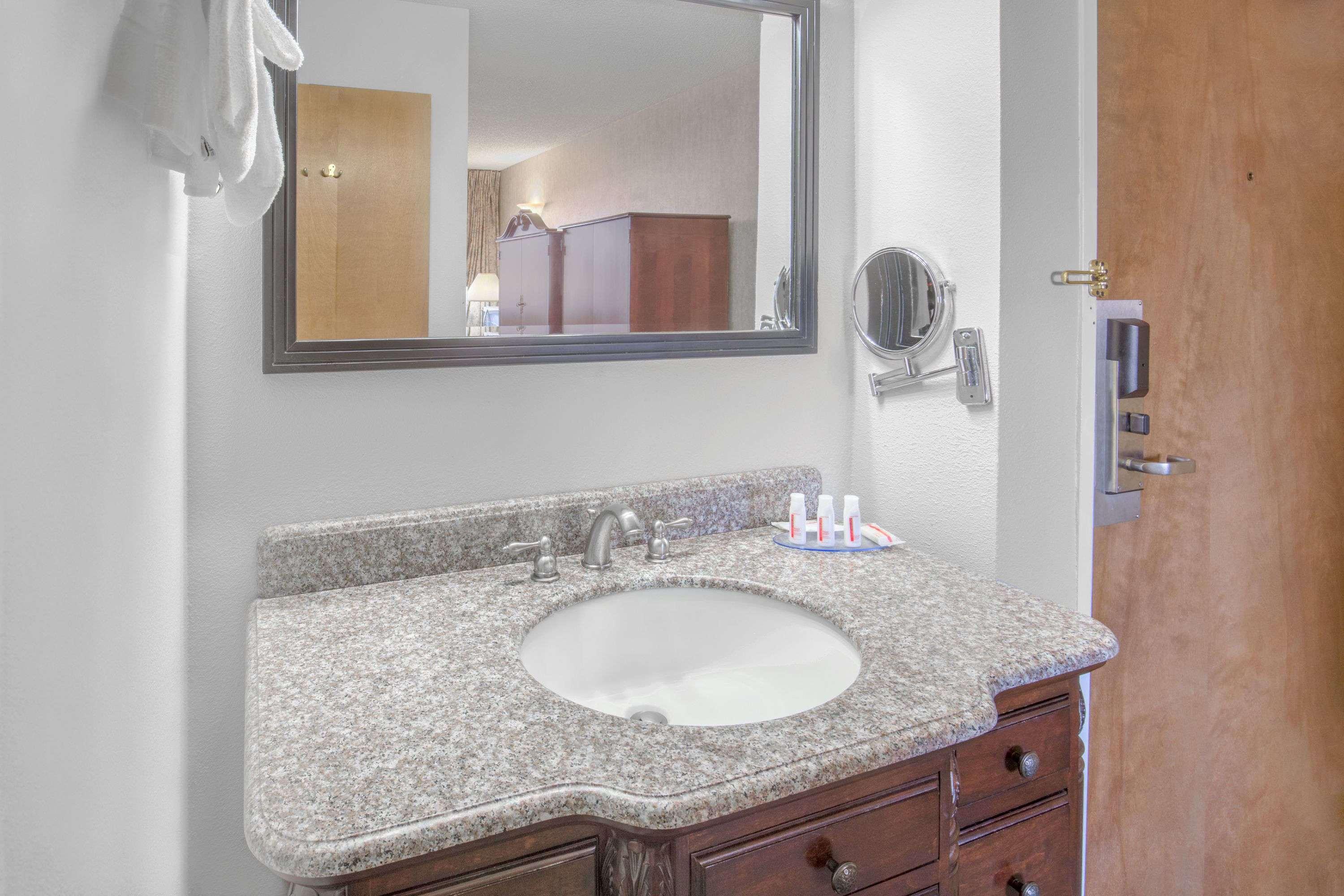 Days Inn By Wyndham Eureka Ca Экстерьер фото